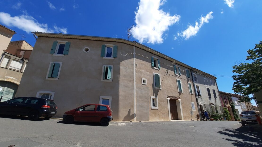 Qlistings - Village House With 350 M2 Of Living Space Renovated Into 4 Apartments Plus Garage And Courtyard. Thumbnail