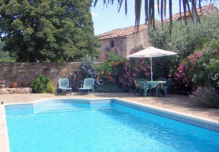 Qlistings Superb Character Home With 250 M2 Of Living Space, Garden, Pool And Good Rental Activity. image 2