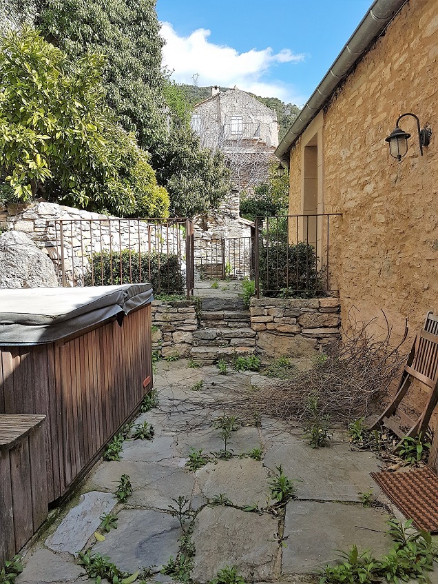 Qlistings - Character Stone Property With Independent Gite, Courtyards, Terrace Et Magnificient Views. Property Image