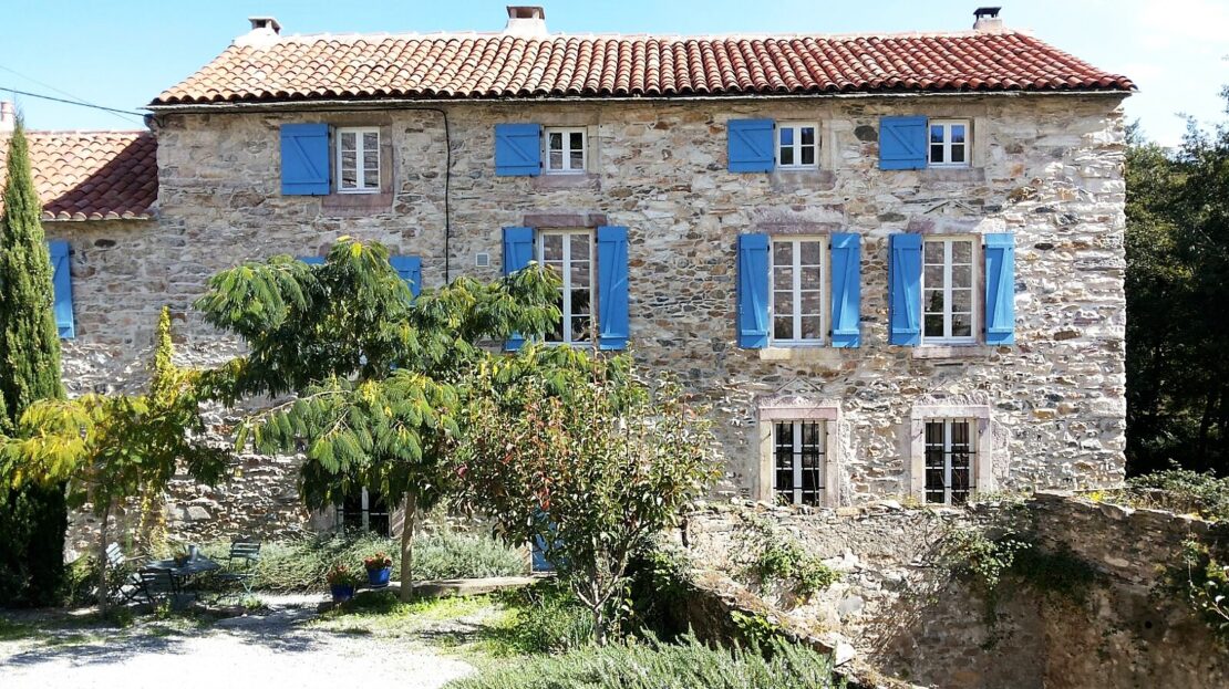Qlistings - Stone 16th Century Mill House With Annexes On 3000 M2 With Private Access To The River. Property Image