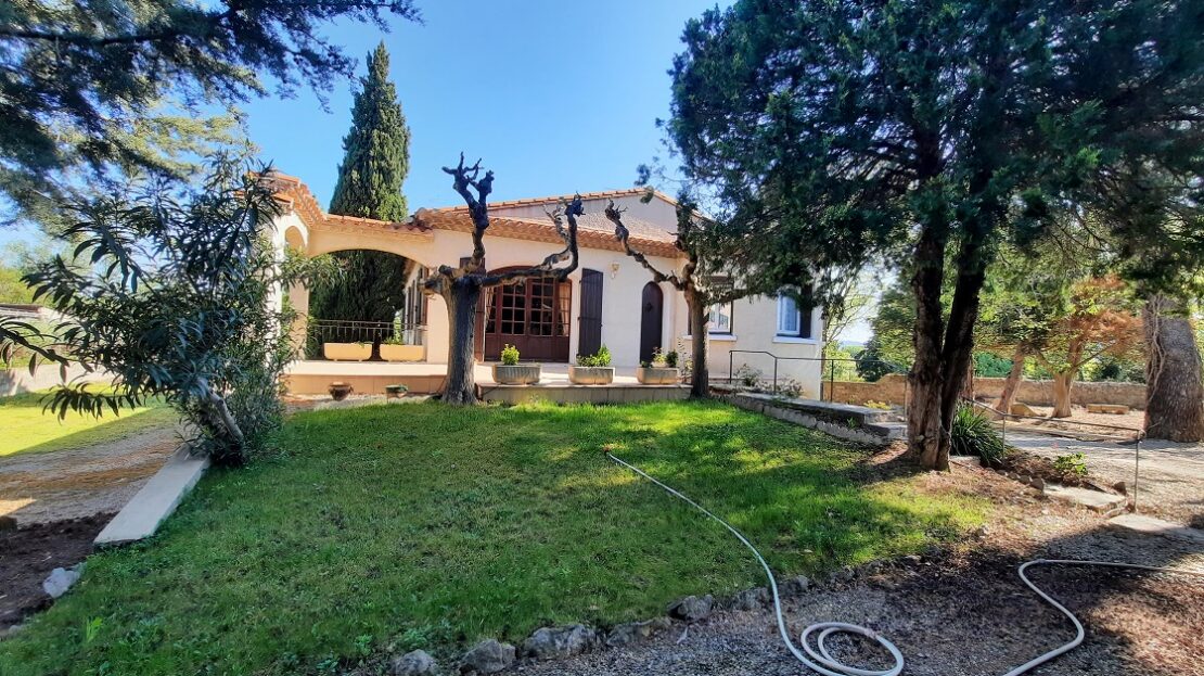 Qlistings - Pretty Character Villa With 115 M2 Of Living Space To Refresh On 1561 M2 Of Land. Property Image