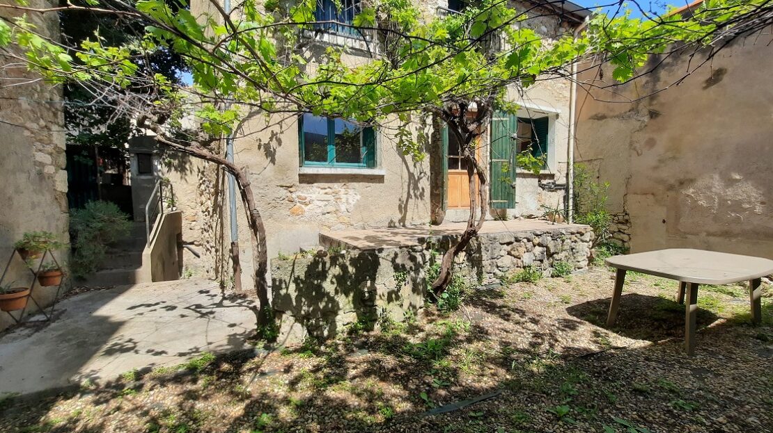 Qlistings - Pretty Stone Village House To Renovate With A Sunny Courtyard And Cellars To Convert. Property Image