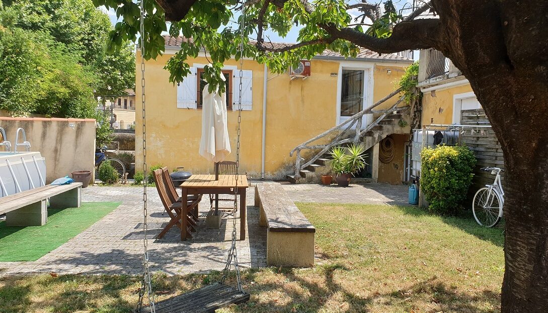 Qlistings - Town House With A Gite, 3 Garages, Garden Of 280 M2 And A Terrace With Views Onto The River. Property Image