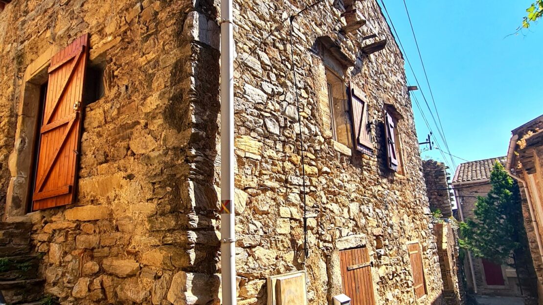 Charming Stone House With 90 M2 Of Living Space, Possibility For A Gite, Terrace And Views