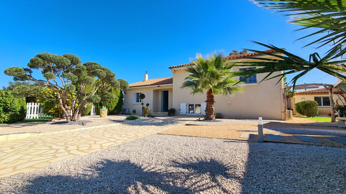 Qlistings - Superb Villa With Main House And 2 Independent Gites On 1064 M2 With Heated Pool Property Image