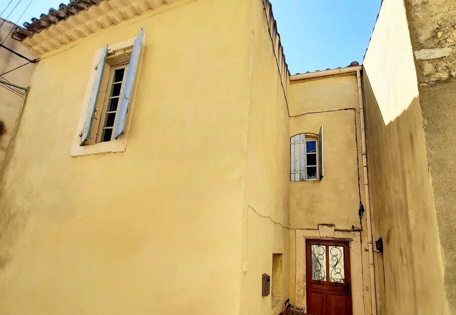 Qlistings - Pretty Village House To Refresh With 75 M2 Of Living Space With Small Courtyard. Property Image