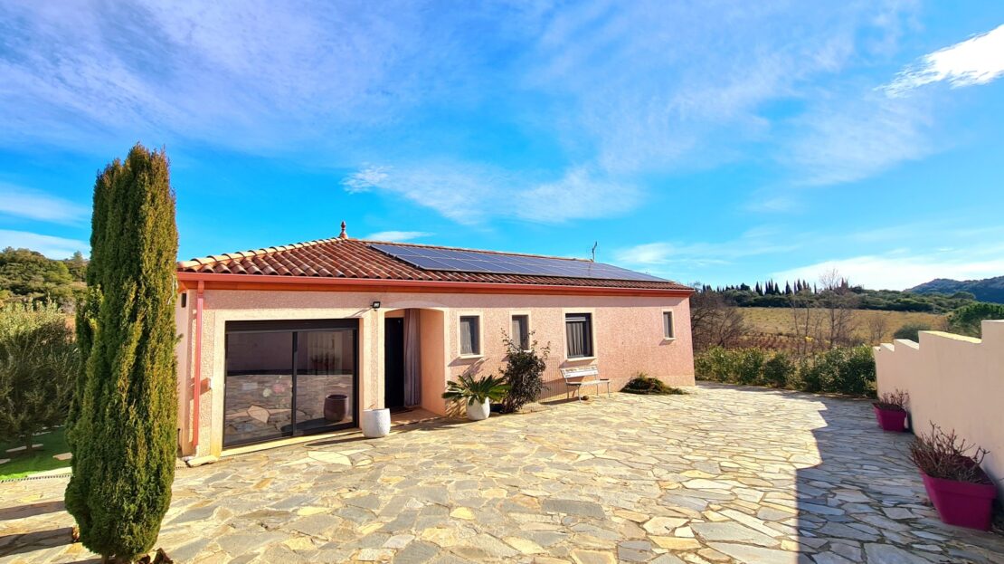 Superb Single Storey Villa With 151 M2 Of Living Space On A 1384 M2 Plot With Pool And Views