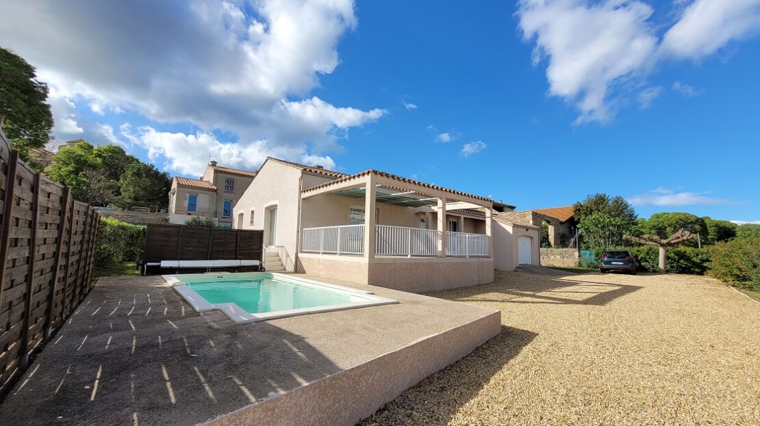 Simple And Practical Villa With 125 M2 Of Living Space, In A Peaceful Neighborhood On A 1112 M2 Plot With Pool.
