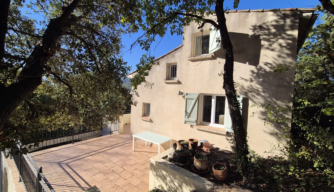 A Charming Villa With 152 M2 Of Living Space, Including A 40 M2 Annexe And A Garage, Set On 1388 M2 Of Land With A Swimming Pool And Unobstructed Views.