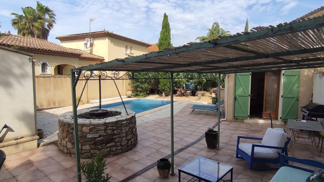 Charming Townhouse (Converted From A Former Mill) Offering About 90 M2 Of Living Space And A 300 M2 Garden/courtyard With A Swimming Pool.