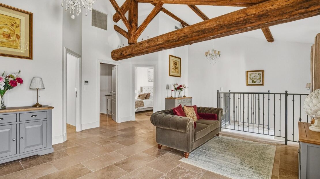 Set Of 2 Perfectly Renovated Barns Comprising Of Two Dwellings, Each With Garage And Its Own Private Garden With Swimming Pool.