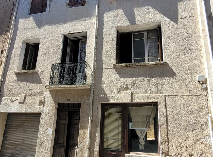 A Rare Renovation Opportunity In The Heart Of A Charming Village, Set On A Plot Of 5385 M2.